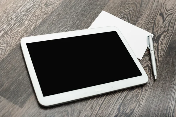 Tablet digital na mesa de trabalho — Fotografia de Stock