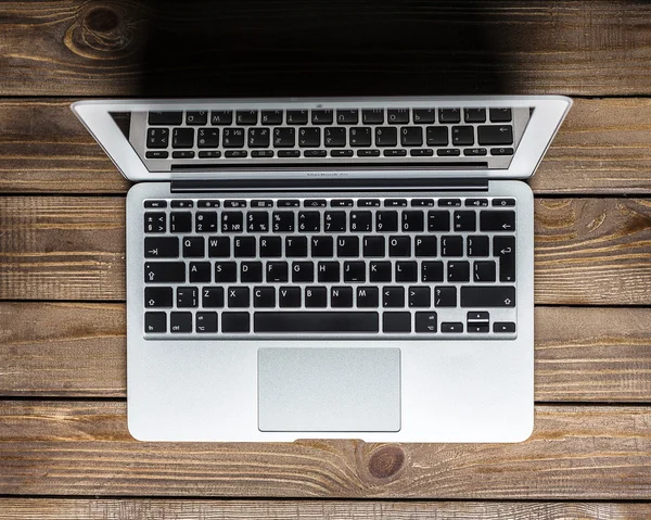 Laptop on wood table — Stock Photo, Image