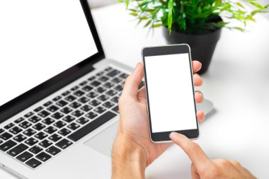 Cep telefonu kullanan kişi