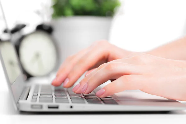 Hands with laptop typing — Stock Photo, Image