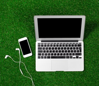 Dijital tablet, defter üzerinde çalışma masası