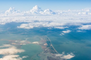 beyaz bulutlar ve gökyüzü