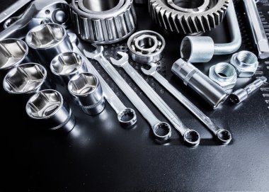 closeup metal dişli Dişliler