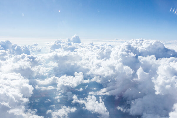 Белые облака и небо
