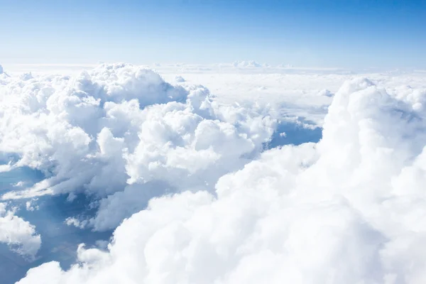Witte wolken en lucht — Stockfoto