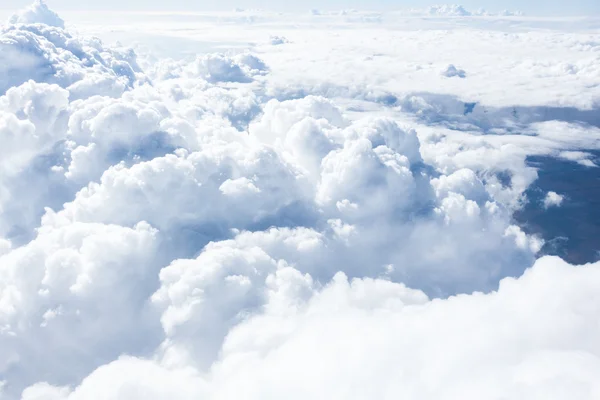 Nubes blancas y cielo — Foto de Stock
