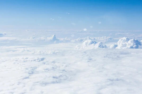 Weiße Wolken und Himmel — Stockfoto
