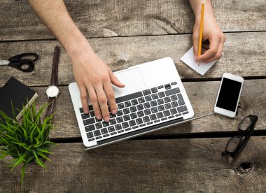 Boş Not Defteri ile dizüstü bilgisayar