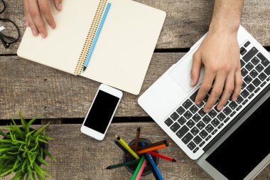 Boş Not Defteri ile dizüstü bilgisayar
