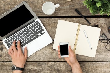 Boş Not Defteri ile dizüstü bilgisayar
