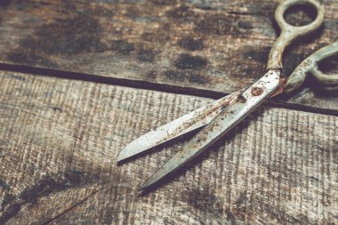 Ahşap üzerinde çeşitli çalışma araçları