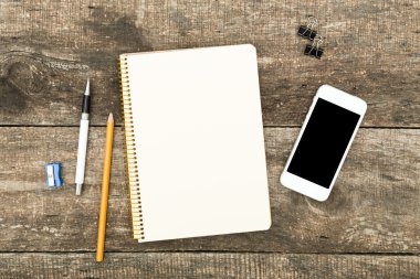 ofis çalışma masası üst görünümü