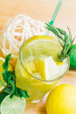 buz ve naneli limonata