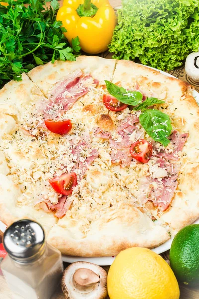 Italienische Pizza — Stockfoto