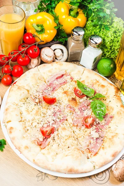 Italienische Pizza — Stockfoto