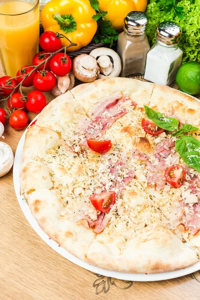 Italienische Pizza — Stockfoto