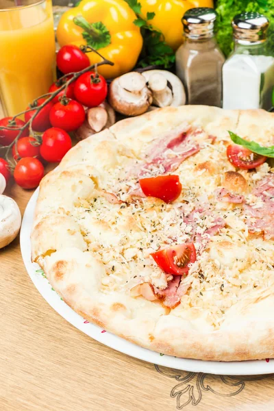 Italienische Pizza — Stockfoto