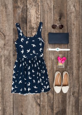 Yaz giysileri kümesi. Üstten Görünüm.