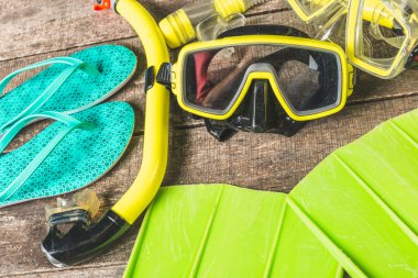 Dalış gözlük, şnorkel ve palet