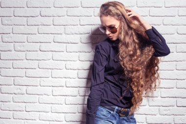 güzel genç kadın portresi