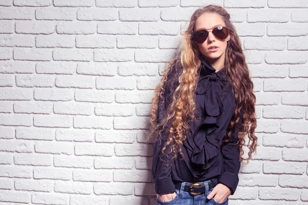 güzel genç kadın portresi