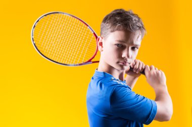 Bir adam tenis oyuncusu