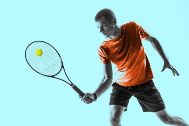 Bir adam tenis oyuncusu