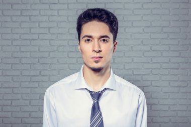 mutlu genç iş adamı portresi