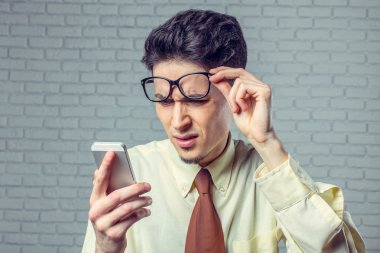 Yakışıklı bir gencin portresi.