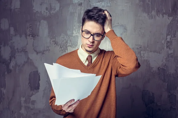 Retrato de un joven guapo — Foto de Stock