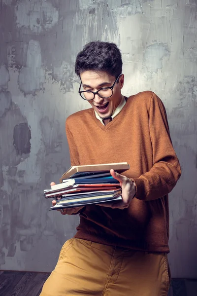 Porträt eines hübschen jungen Mannes — Stockfoto