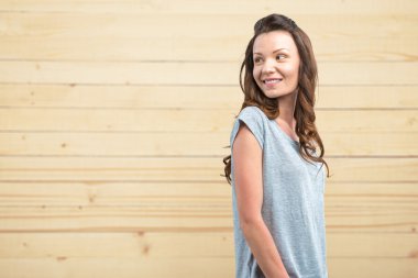 genç güzel esmer kadın