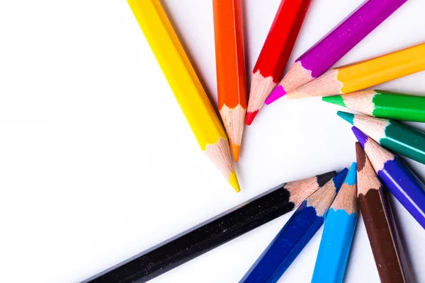 Színes ceruzák elszigetelt fehér alapon — Stock Fotó