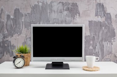 dizüstü bilgisayar masada