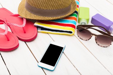 Yaz giysileri kümesi.