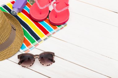 Yaz giysileri kümesi. Üstten Görünüm.