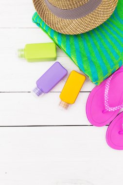 Yaz giysileri kümesi. Üstten Görünüm.