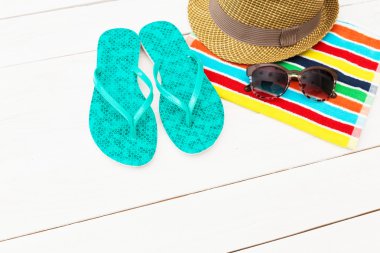 Yaz giysileri kümesi. Üstten Görünüm.