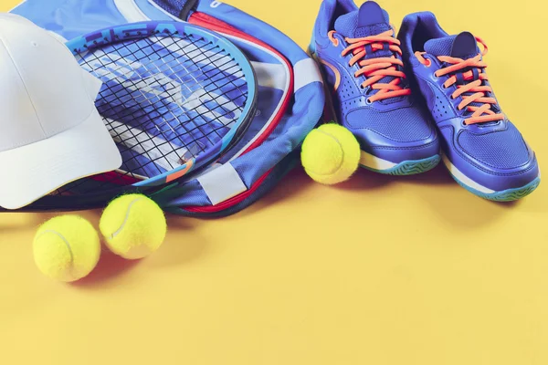 Chaussures et objets de tennis — Photo
