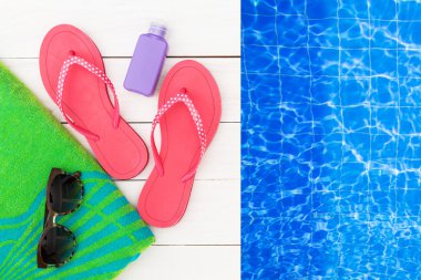 Yaz giysileri kümesi.