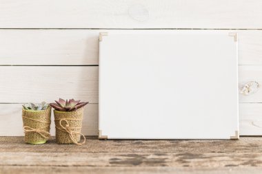 Sulu ile beyaz çerçeve