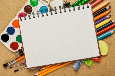 Okul malzemeleri grubu.