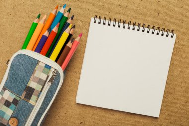 Okul malzemeleri grubu.