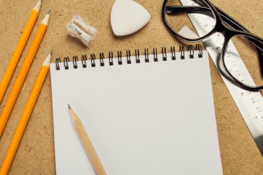 Okul malzemeleri grubu.