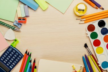 Okul malzemeleri grubu.