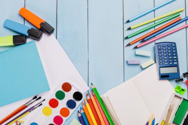 Okul malzemeleri grubu.