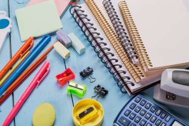 Okul malzemeleri grubu.