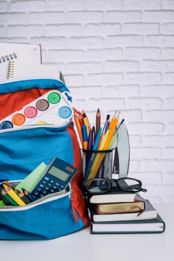 Okul malzemeleri grubu.