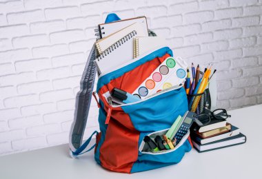 Okul malzemeleri grubu.