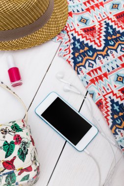 Yaz giysileri kümesi.